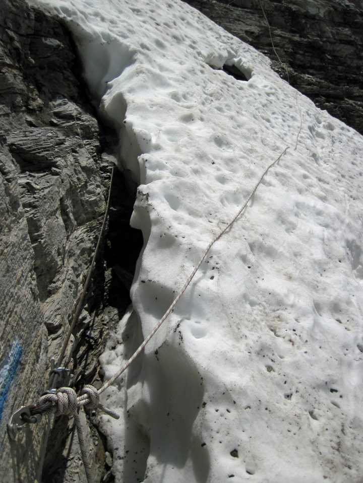 The buried cable and rope over the snow.
