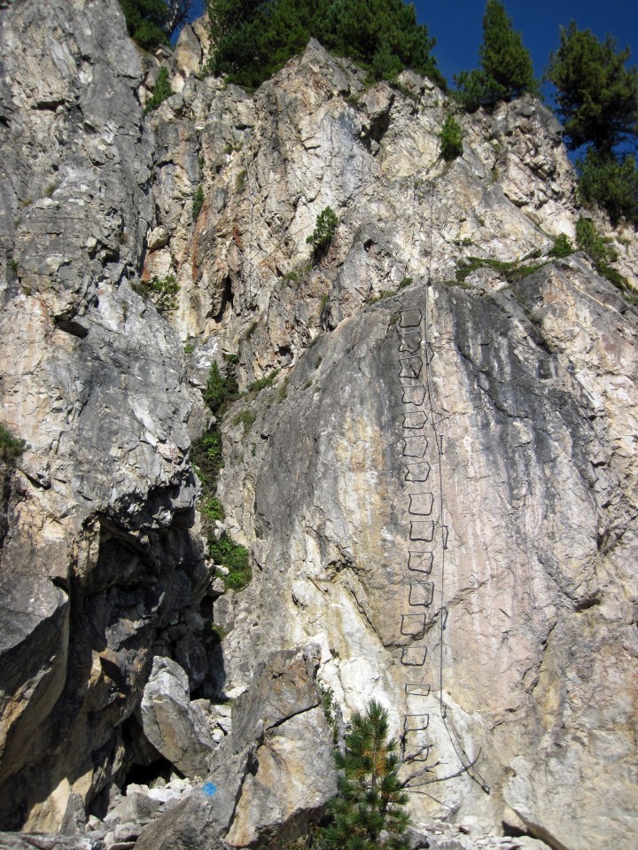 The strenuous start of the Klettersteig Knorren.