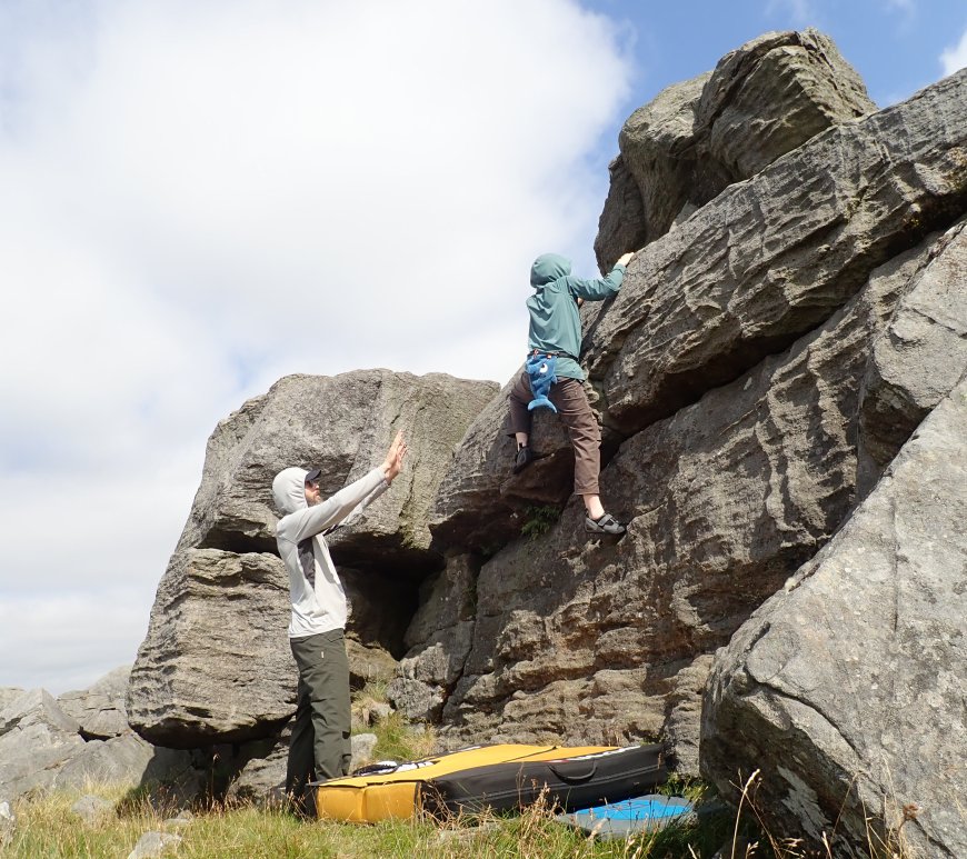 Climbing the problem Fe at High Crag (Stump Cross)